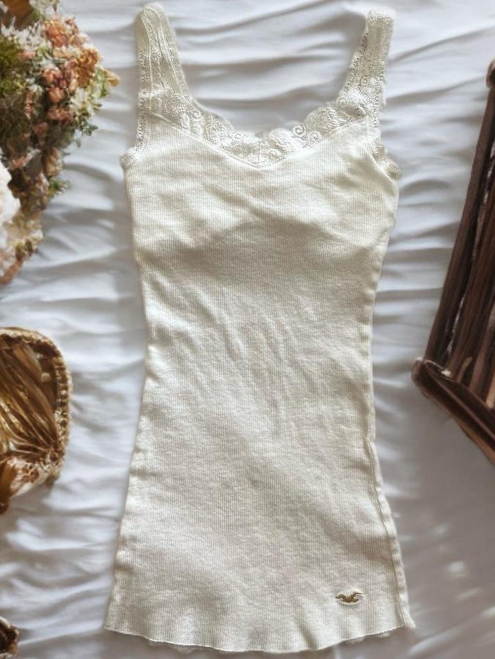 Vintage Y2K Hollister White lace trimmed Tank Top with Gold Seagull Logo Size M